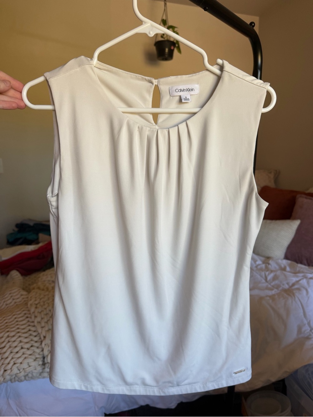 Calvin Klein Women's Ivory Sleeveless Pleated Neck Shell Top